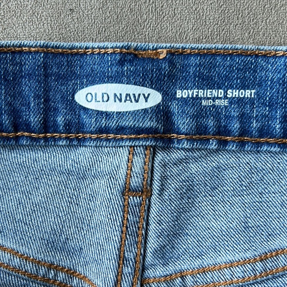 Old Navy distressed mid-rise boyfriend shorts size 6 B37 - Picture 3 of 9
